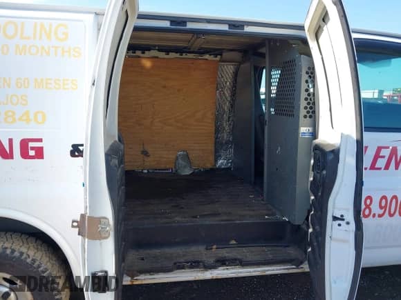 2013 Chevrolet Express Cargo z VIN 1GCWGFCA9D1190510, wystawiony jako IAAI lot #43103295 z przebiegiem 197 185 mil mil oraz . Historia ofert i sprzedaży dostępna na DreamBid. Obrazek 8.