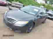 2010 Toyota Camry XLE z VIN 4T1BF3EK1AU012358, wystawiony jako IAAI lot #43064176 z przebiegiem 119 143 mil mil oraz . Historia ofert i sprzedaży dostępna na DreamBid. Obrazek 17.