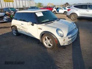 2005 MINI Hardtop с VIN WMWRC33525TK61432, выставлен на аукционе IAAI как лот 43381004 с пробегом 141 379 миль миль и . История ставок и продаж доступна на DreamBid. Изображение 1.