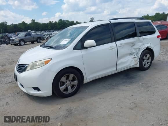 2014 Toyota Sienna LE AAS with VIN 5TDKK3DC5ES475091, listed as a IAAI auction lot 43305414 with 272,696 mi miles and . Bid and sale history available at DreamBid. Image 17.