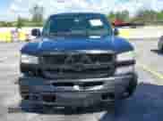2005 Chevrolet Silverado 1500 LS z VIN 2GCEC13T451322080, wystawiony jako IAAI lot #43125281 z przebiegiem 205 678 mil mil oraz . Historia ofert i sprzedaży dostępna na DreamBid. Obrazek 13.