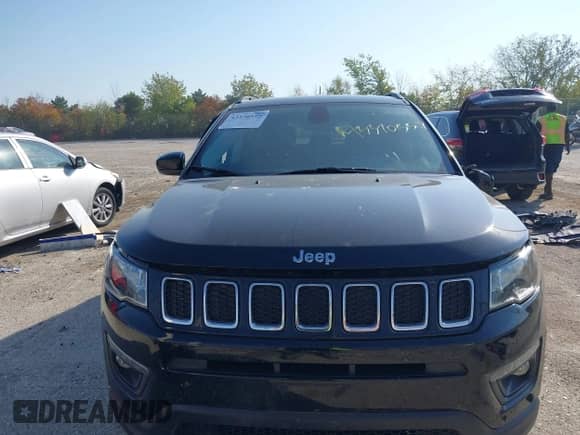 2017 Jeep Compass Latitude z VIN 3C4NJDBB6HT660714, wystawiony jako IAAI lot #43370557 z przebiegiem 99 034 mil mil oraz . Historia ofert i sprzedaży dostępna na DreamBid. Obrazek 12.