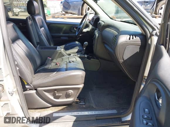 2005 Chevrolet TrailBlazer LS с VIN 1GNDT13S952312199, выставлен на аукционе IAAI как лот 43138790 с пробегом 170 041 миль миль и . История ставок и продаж доступна на DreamBid. Изображение 5.