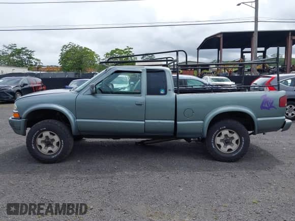 2002 Chevrolet S-10 LS с VIN 1GCCT19W128177761, выставлен на аукционе IAAI как лот 42731424 с пробегом Не указан миль и . История ставок и продаж доступна на DreamBid. Изображение 14.