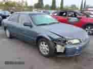 2000 Toyota Camry LE z VIN JT2BG22K6Y0495744, wystawiony jako IAAI lot #43118418 z przebiegiem 237 471 mil mil oraz . Historia ofert i sprzedaży dostępna na DreamBid. Obrazek 1.