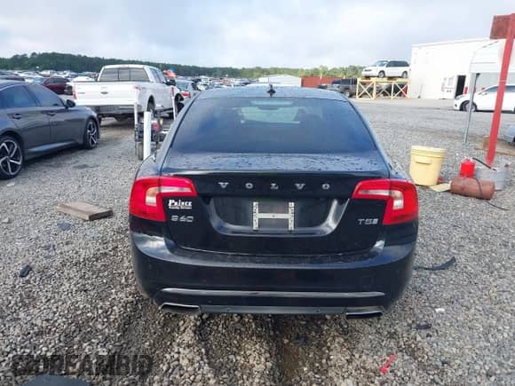 2017 Volvo S60 Inscription с VIN LYV402HKXHB126321, выставлен на аукционе IAAI как лот 42425194 с пробегом 175 975 миль миль и . История ставок и продаж доступна на DreamBid. Изображение 16.