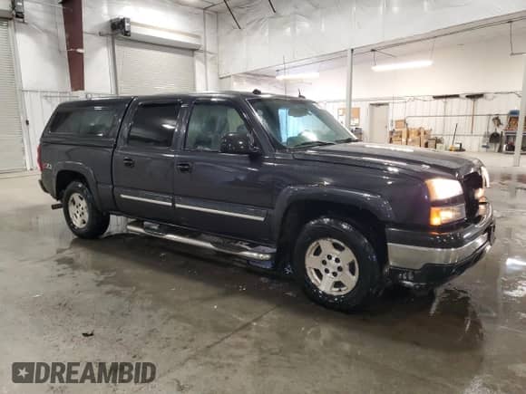 2005 Chevrolet Silverado 1500 LT with VIN 2GCEK13T651243898, listed as a Copart auction lot 45305755 with 209,184 mi miles and Non repairable. Bid and sale history available at DreamBid. Image 4.