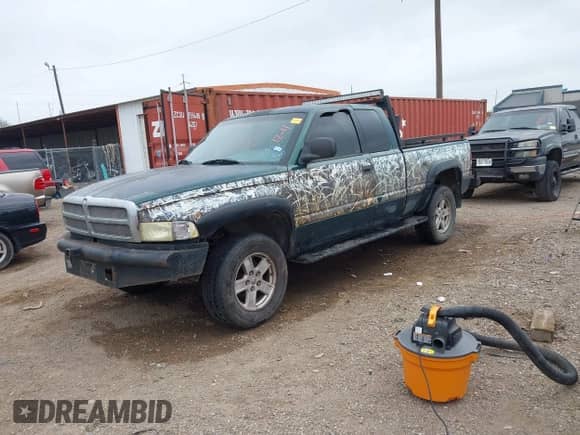 2001 Dodge 1500 с VIN 1B7HF13Y21J574877, выставлен на аукционе IAAI как лот 41568293 с пробегом 181 504 миль миль и . История ставок и продаж доступна на DreamBid. Изображение 2.