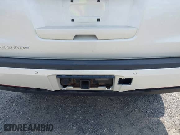 2015 Cadillac Escalade Premium z VIN 1GYS4NKJ3FR511782, wystawiony jako IAAI lot #42763519 z przebiegiem 155 146 mil mil oraz . Historia ofert i sprzedaży dostępna na DreamBid. Obrazek 6.