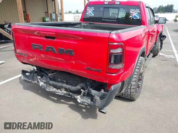 2019 Ram 1500 Rebel z VIN 1C6SRFET2KN599078, wystawiony jako IAAI lot #42103697 z przebiegiem 88 986 mil mil oraz . Historia ofert i sprzedaży dostępna na DreamBid. Obrazek 20.