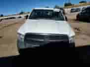 2017 Ram 1500 Tradesman z VIN 3C6JR7DG9HG594175, wystawiony jako Copart lot #76326034 z przebiegiem 112 878 mil mil oraz Szkoda całkowita • Salvage title. Historia ofert i sprzedaży dostępna na DreamBid. Obrazek 5.