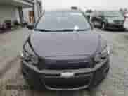 2015 Chevrolet Sonic LT z VIN 1G1JC5SB0F4158534, wystawiony jako Copart lot #54782885 z przebiegiem 129 182 mil mil oraz Szkoda całkowita • Salvage title. Historia ofert i sprzedaży dostępna na DreamBid. Obrazek 5.