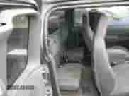 2006 Chevrolet Colorado Work Truck z VIN 1GCDT196568188031, wystawiony jako IAAI lot #43391548 z przebiegiem 140 328 mil mil oraz . Historia ofert i sprzedaży dostępna na DreamBid. Obrazek 8.