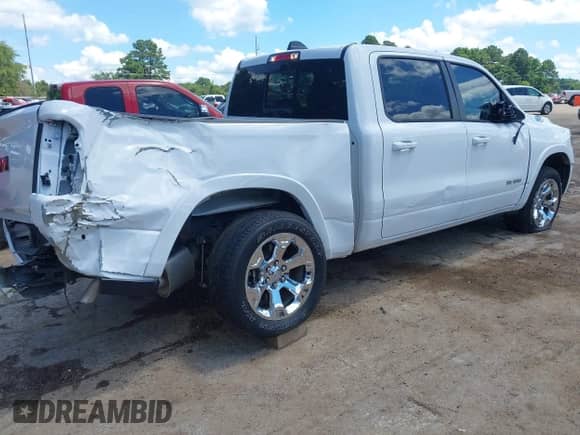 2025 Ram 1500 Big Horn z VIN 1C6RREFG7SN534270, wystawiony jako IAAI lot #42577361 z przebiegiem 33 491 mil mil oraz . Historia ofert i sprzedaży dostępna na DreamBid. Obrazek 4.