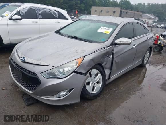 2011 Hyundai Sonata Hybrid with VIN KMHEC4A44BA004891, listed as a IAAI auction lot 42879359 with 113,962 mi miles and . Bid and sale history available at DreamBid. Image 17.