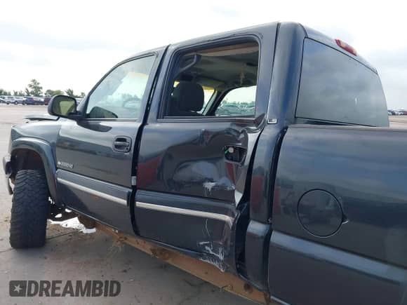 2003 Chevrolet Silverado 2500HD LS z VIN 1GCHK23U73F169313, wystawiony jako IAAI lot #42730794 z przebiegiem 182 152 mil mil oraz . Historia ofert i sprzedaży dostępna na DreamBid. Obrazek 6.