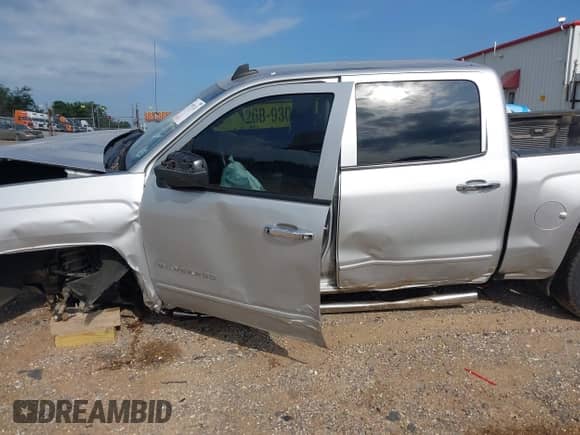 2018 Chevrolet Silverado 1500 LT с VIN 3GCPCREC0JG122982, выставлен на аукционе IAAI как лот 39751331 с пробегом 118 572 миль миль и . История ставок и продаж доступна на DreamBid. Изображение 21.