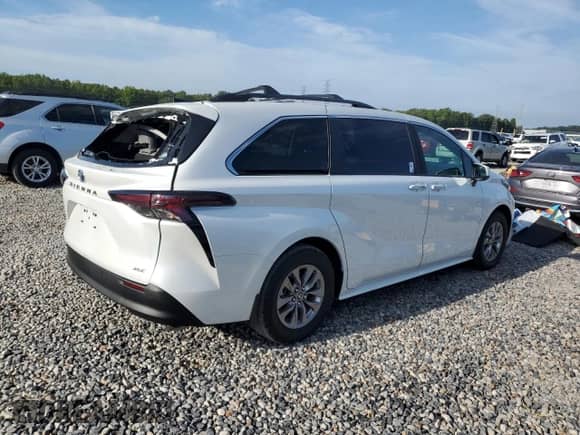 2025 Toyota Sienna XLE z VIN 5TDJRKEC2SS269318, wystawiony jako Copart lot #68721185 z przebiegiem 3 526 mil mil oraz Szkoda całkowita • Salvage title. Historia ofert i sprzedaży dostępna na DreamBid. Obrazek 3.