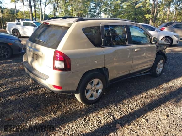 2016 Jeep Compass Latitude с VIN 1C4NJCEB2GD774767, выставлен на аукционе IAAI как лот 43368179 с пробегом 116 346 миль миль и . История ставок и продаж доступна на DreamBid. Изображение 4.