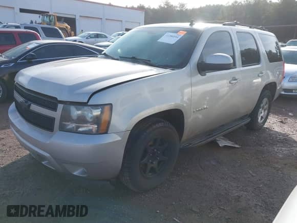 2009 Chevrolet Tahoe 1LT z VIN 1GNEC23329R242741, wystawiony jako IAAI lot #41280594 z przebiegiem 255 674 mil mil oraz . Historia ofert i sprzedaży dostępna na DreamBid. Obrazek 17.