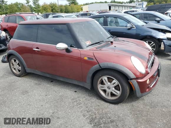 2006 MINI Hardtop with VIN WMWRC33526TK66647, listed as a Copart auction lot 81100025 with 179,203 mi miles and Salvage title. Bid and sale history available at DreamBid. Image 4.
