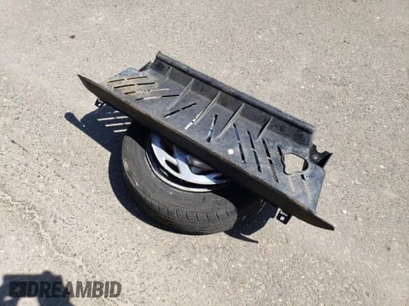 2000 Saturn SL with VIN 1G8ZK5274YZ103237, listed as a Copart auction lot 60558105 with 126,320 mi miles and Salvage title. Bid and sale history available at DreamBid. Image 12.