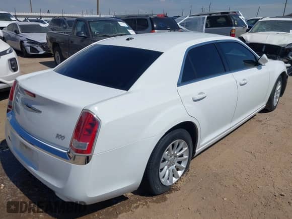 2014 Chrysler 300 with VIN 2C3CCAAG8EH288850, listed as a IAAI auction lot 43262200 with 113,254 mi miles and . Bid and sale history available at DreamBid. Image 4.