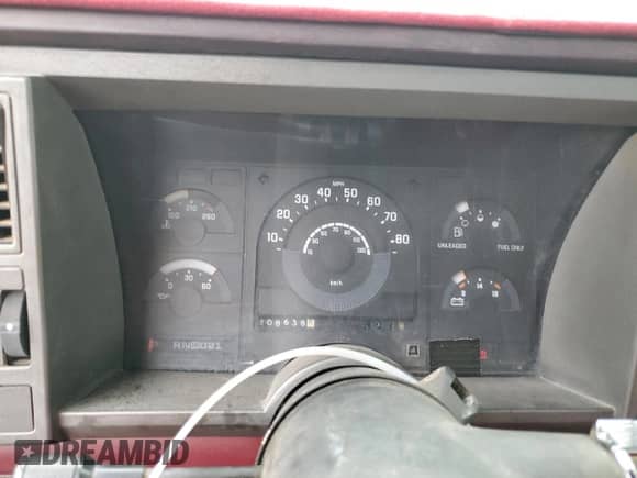 1989 Chevrolet Silverado 1500 с VIN 1GCDC14K6KZ165608, выставлен на аукционе Copart как лот 82457915 с пробегом 208 638 миль миль и Списание • Salvage title. История ставок и продаж доступна на DreamBid. Изображение 9.