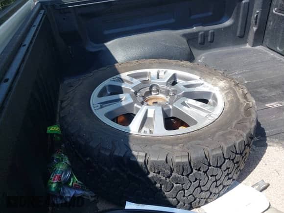 2019 Toyota Tundra SR5 with VIN 5TFAY5F18KX838135, listed as a IAAI auction lot 43183647 with 81,372 mi miles and . Bid and sale history available at DreamBid. Image 12.