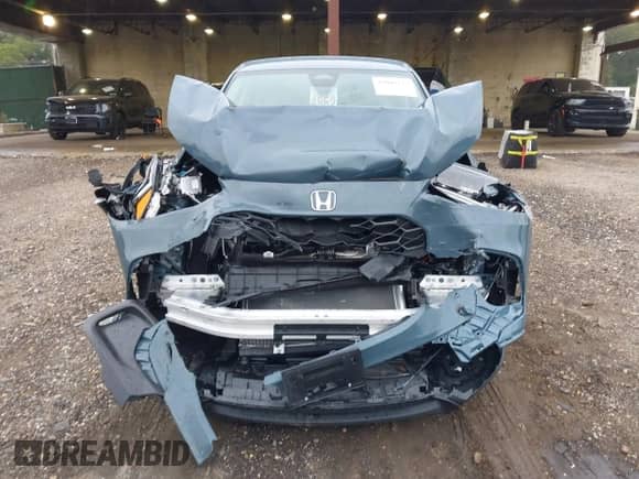 2025 Honda HR-V LX with VIN 3CZRZ2H39SM797074, listed as a IAAI auction lot 43042773 with 2,450 mi miles and . Bid and sale history available at DreamBid. Image 13.