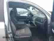 2007 Toyota Tundra Limited z VIN 5TBEV581X7S461238, wystawiony jako IAAI lot #42383464 z przebiegiem 115 785 mil mil oraz . Historia ofert i sprzedaży dostępna na DreamBid. Obrazek 5.