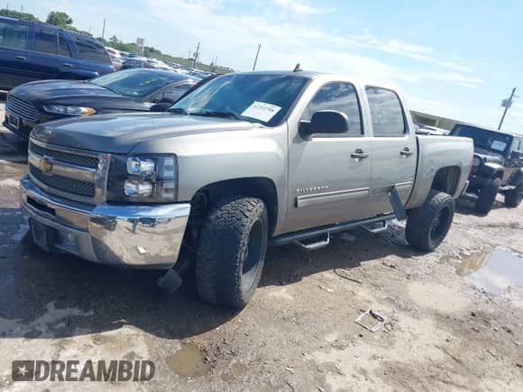 2012 Chevrolet Silverado 1500 LS z VIN 3GCPCREA0CG269854, wystawiony jako IAAI lot #42355788 z przebiegiem 171 944 mil mil oraz . Historia ofert i sprzedaży dostępna na DreamBid. Obrazek 2.