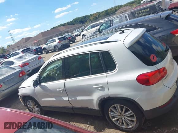 2014 Volkswagen Tiguan S с VIN WVGBV3AX3EW579136, выставлен на аукционе IAAI как лот 43344861 с пробегом 103 080 миль миль и . История ставок и продаж доступна на DreamBid. Изображение 14.