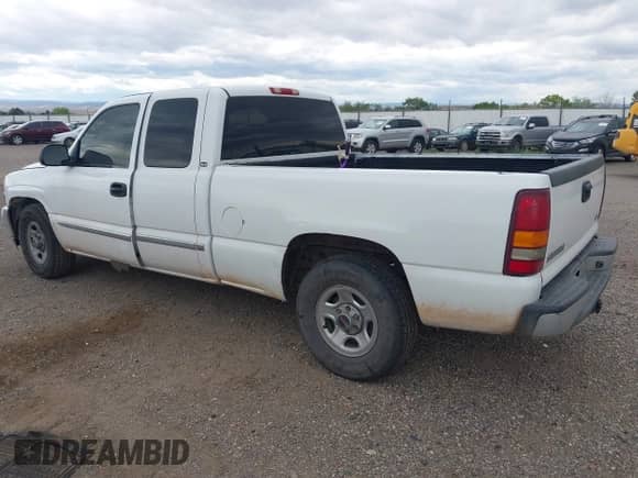 2000 GMC Sierra 1500 SLE z VIN 1GTEC19T5YZ262796, wystawiony jako IAAI lot #42942779 z przebiegiem 144 201 mil mil oraz . Historia ofert i sprzedaży dostępna na DreamBid. Obrazek 3.
