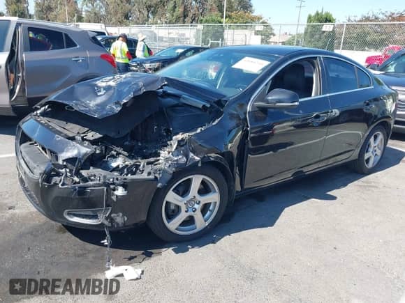 2012 Volvo S60 T5 с VIN YV1622FSXC2093928, выставлен на аукционе IAAI как лот 42684244 с пробегом 121 791 миль миль и . История ставок и продаж доступна на DreamBid. Изображение 17.