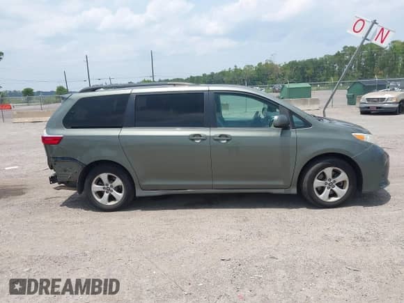 2018 Toyota Sienna LE Auto Access Seat с VIN 5TDKZ3DC0JS906393, выставлен на аукционе IAAI как лот 42399522 с пробегом 72 224 миль миль и . История ставок и продаж доступна на DreamBid. Изображение 13.