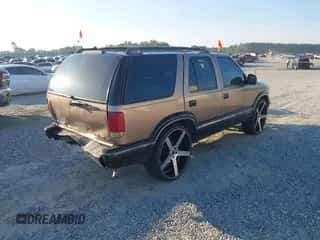 1997 Chevrolet Blazer LT с VIN 1GNCS13W2V2185541, выставлен на аукционе IAAI как лот 43234751 с пробегом 148 563 миль миль и . История ставок и продаж доступна на DreamBid. Изображение 4.