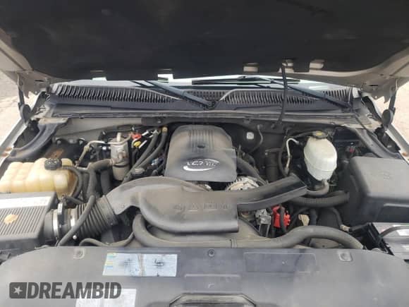 2004 Chevrolet Suburban LT z VIN 3GNEC16Z14G266077, wystawiony jako Copart lot #79800024 z przebiegiem 254 250 mil mil oraz Czysty tytuł • Clean title. Historia ofert i sprzedaży dostępna na DreamBid. Obrazek 12.