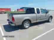 2001 Ford F-150 XL z VIN 1FTZX172X1KB87026, wystawiony jako IAAI lot #42830752 z przebiegiem 193 334 mil mil oraz . Historia ofert i sprzedaży dostępna na DreamBid. Obrazek 4.