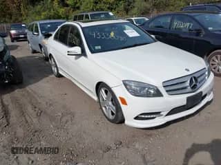 2011 Mercedes-Benz C 300 Sport z VIN WDDGF8BB1BR181446, wystawiony jako IAAI lot #43330040 z przebiegiem 158 572 mil mil oraz . Historia ofert i sprzedaży dostępna na DreamBid. Obrazek 1.
