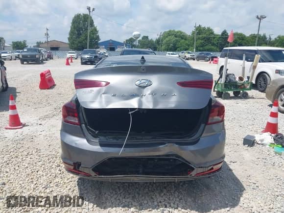 2020 Hyundai Elantra SEL z VIN 5NPD84LF9LH531447, wystawiony jako IAAI lot #42727098 z przebiegiem 127 866 mil mil oraz . Historia ofert i sprzedaży dostępna na DreamBid. Obrazek 16.