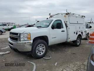 2012 Chevrolet Silverado 2500HD Work Truck z VIN 1GB0CVCG2CF207539, wystawiony jako Copart lot #47249085 z przebiegiem 125 552 mil mil oraz Czysty tytuł • Clean title. Historia ofert i sprzedaży dostępna na DreamBid. Obrazek 1.