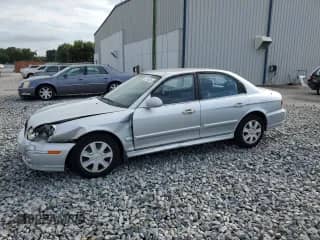 2004 Hyundai Sonata z VIN KMHWF25S64A932438, wystawiony jako Copart lot #70316035 z przebiegiem 182 360 mil mil oraz Szkoda całkowita • Salvage title. Historia ofert i sprzedaży dostępna na DreamBid. Obrazek 1.