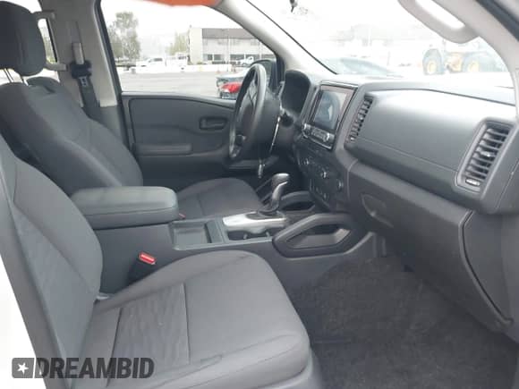 2022 Nissan Frontier S z VIN 1N6ED1EJ7NN608316, wystawiony jako IAAI lot #42047047 z przebiegiem 33 896 mil mil oraz . Historia ofert i sprzedaży dostępna na DreamBid. Obrazek 5.