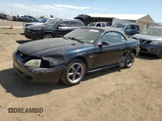 1995 Ford Mustang z VIN 1FALP45T0SF113195, wystawiony jako Copart lot #60122415 z przebiegiem 141 414 mil mil oraz Szkoda całkowita • Salvage title. Historia ofert i sprzedaży dostępna na DreamBid. Obrazek 1.