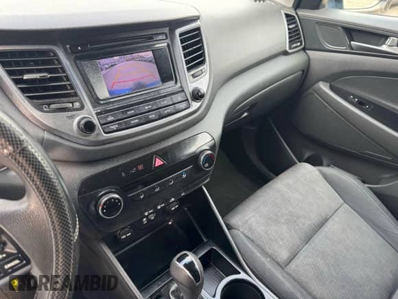 2016 Hyundai Tucson SE с VIN KM8J23A40GU097085, выставлен на аукционе Copart как лот 89732635 с пробегом 142 551 миль миль и Чистый • Clean title. История ставок и продаж доступна на DreamBid. Изображение 9.