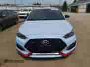 2021 Hyundai Veloster z VIN KMHT36AH5MU009363, wystawiony jako Copart lot #54372415 z przebiegiem 71 941 mil mil oraz Szkoda całkowita • Salvage title. Historia ofert i sprzedaży dostępna na DreamBid. Obrazek 5.
