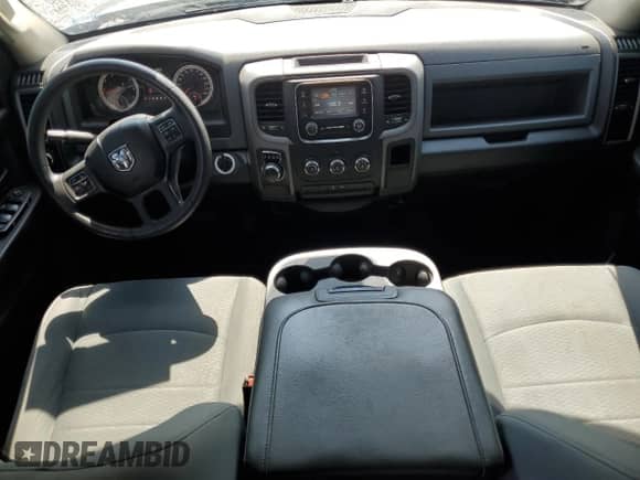 2018 Ram 1500 Express z VIN 3C6RR6KT9JG250820, wystawiony jako Copart lot #56872315 z przebiegiem 117 949 mil mil oraz Szkoda całkowita • Salvage title. Historia ofert i sprzedaży dostępna na DreamBid. Obrazek 8.