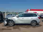 2019 Nissan Pathfinder S z VIN 5N1DR2MNXKC629366, wystawiony jako IAAI lot #42943140 z przebiegiem 165 192 mil mil oraz . Historia ofert i sprzedaży dostępna na DreamBid. Obrazek 14.