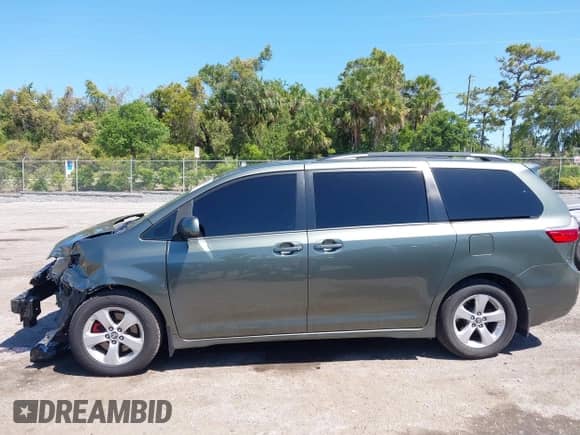 2018 Toyota Sienna LE Auto Access Seat with VIN 5TDKZ3DC3JS904010, listed as a IAAI auction lot 42037039 with 101,130 mi miles and . Bid and sale history available at DreamBid. Image 15.